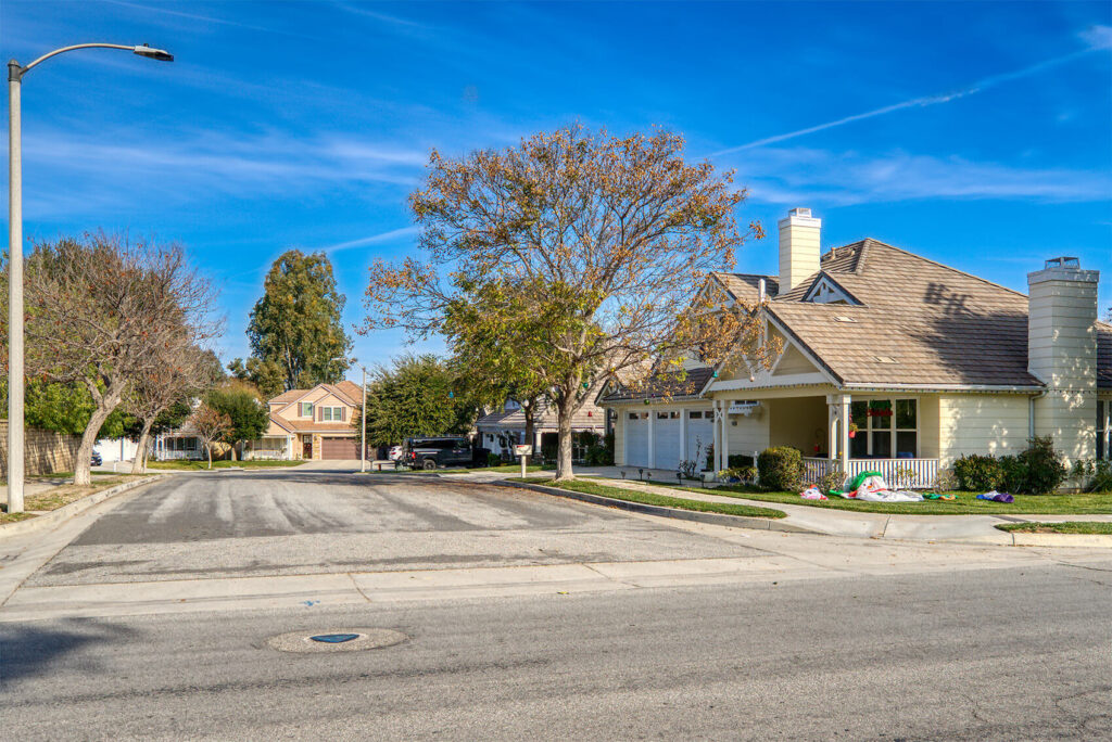beautiful houses in Santa Clarita