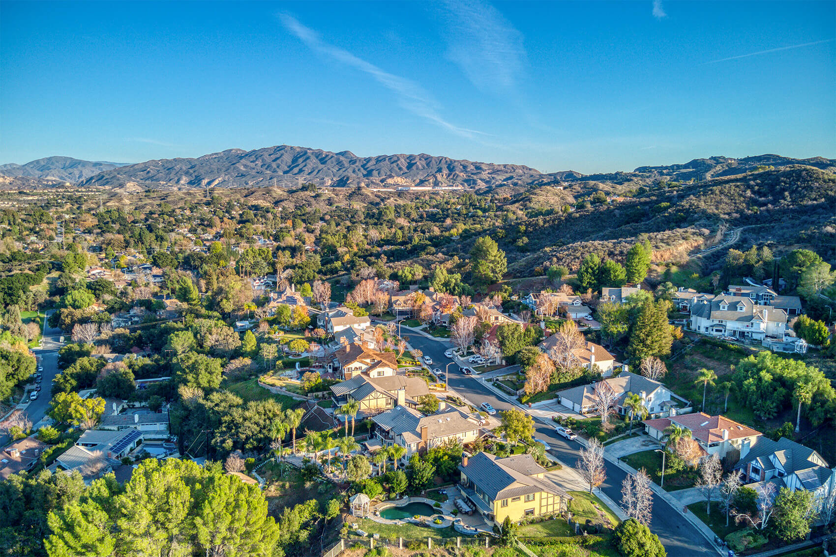 Comparison between Newhall and Saugus, highlighting differences in community, lifestyle, and amenities.