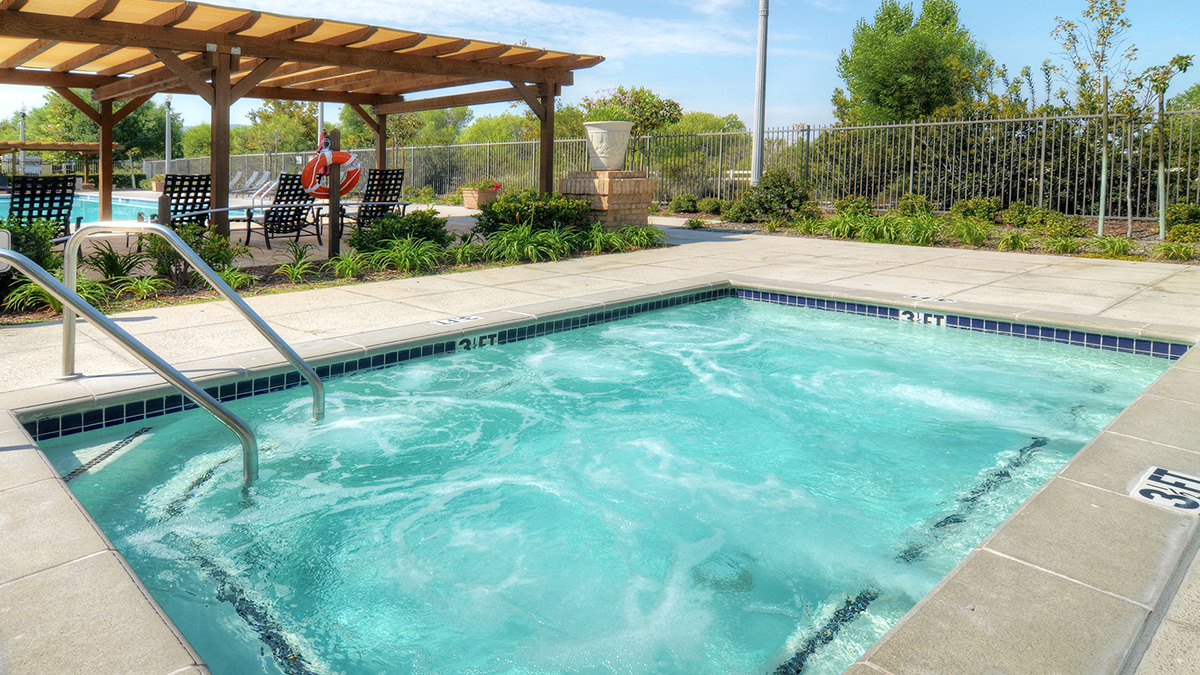 Creekside-Community Pool 4