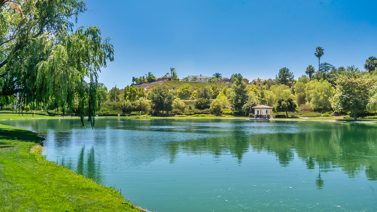 Tesoro-Del-Valle-Lake
