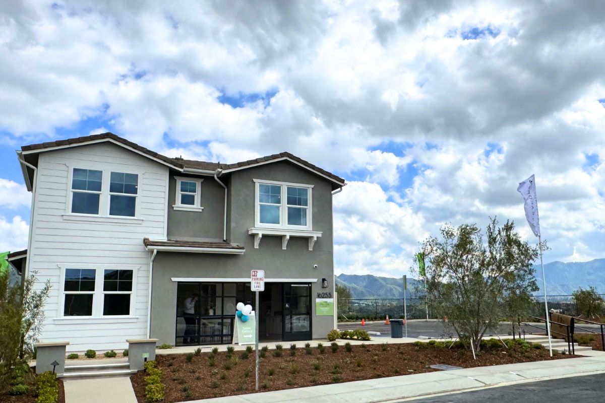 The sales gallery of the Pelona Hills community on a cloudy day in canyon country.
